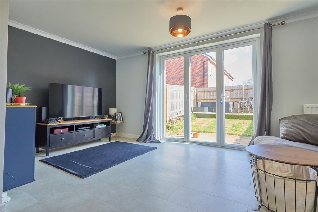 Property photo 3 of 16 Westfield Ave_10.Jpg