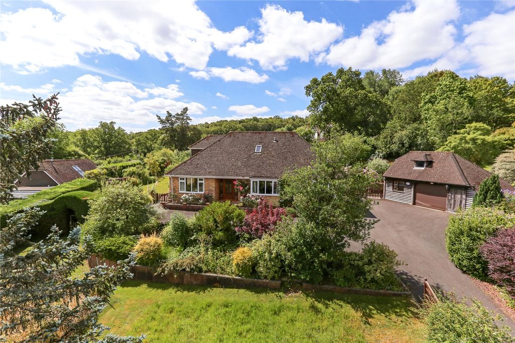 Property photo 1 of 19 Orchard Lyn