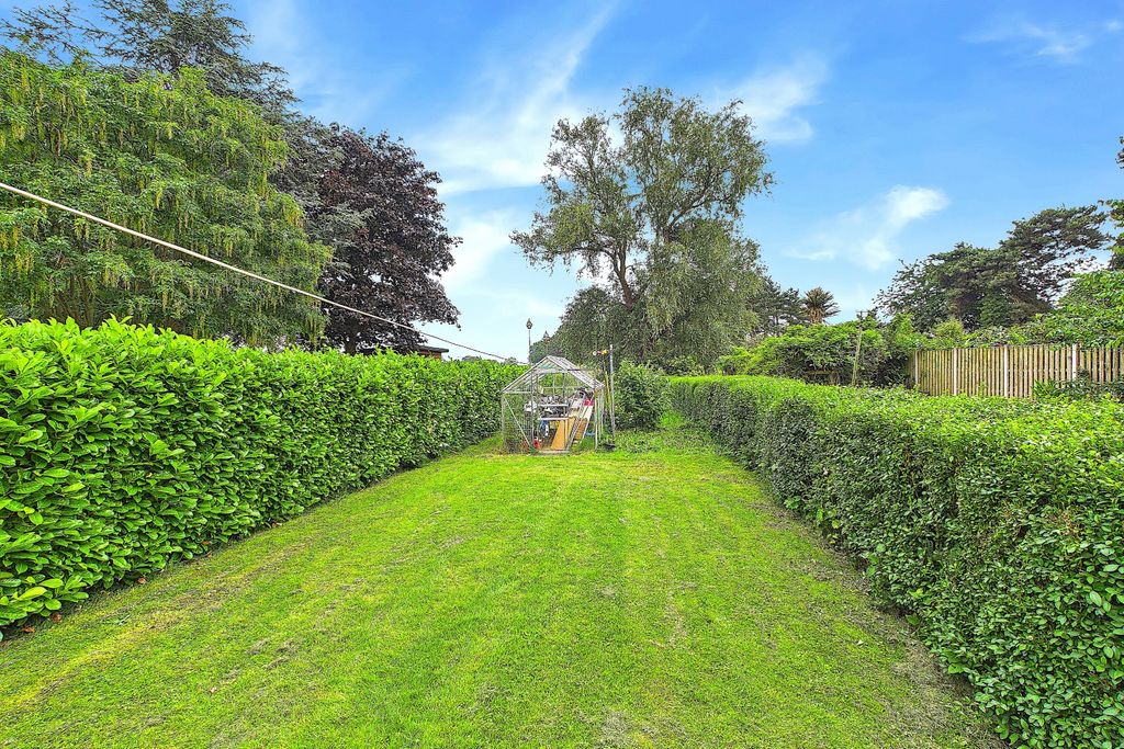 Property photo 2 of 13 Langdale - Garden