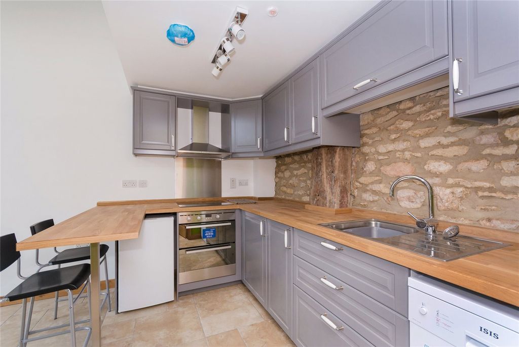Property photo 2 of 9 2