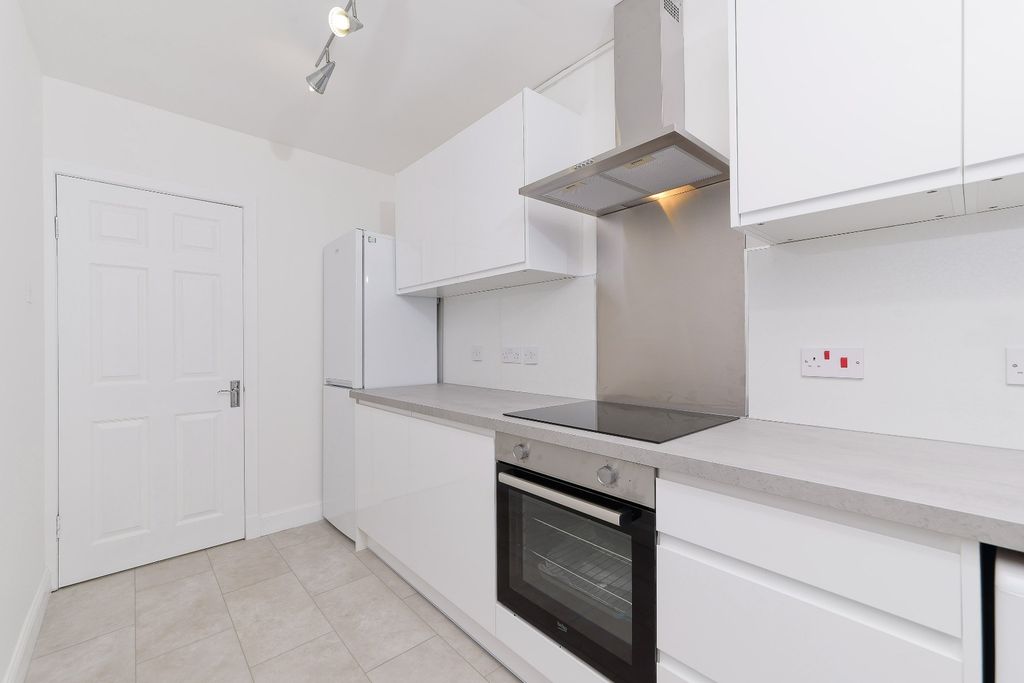 Property photo 2 of 34