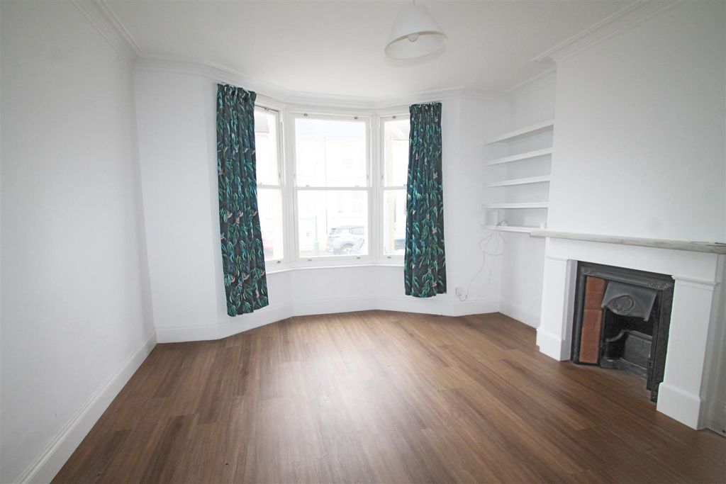 Property photo 2 of 8 Reception