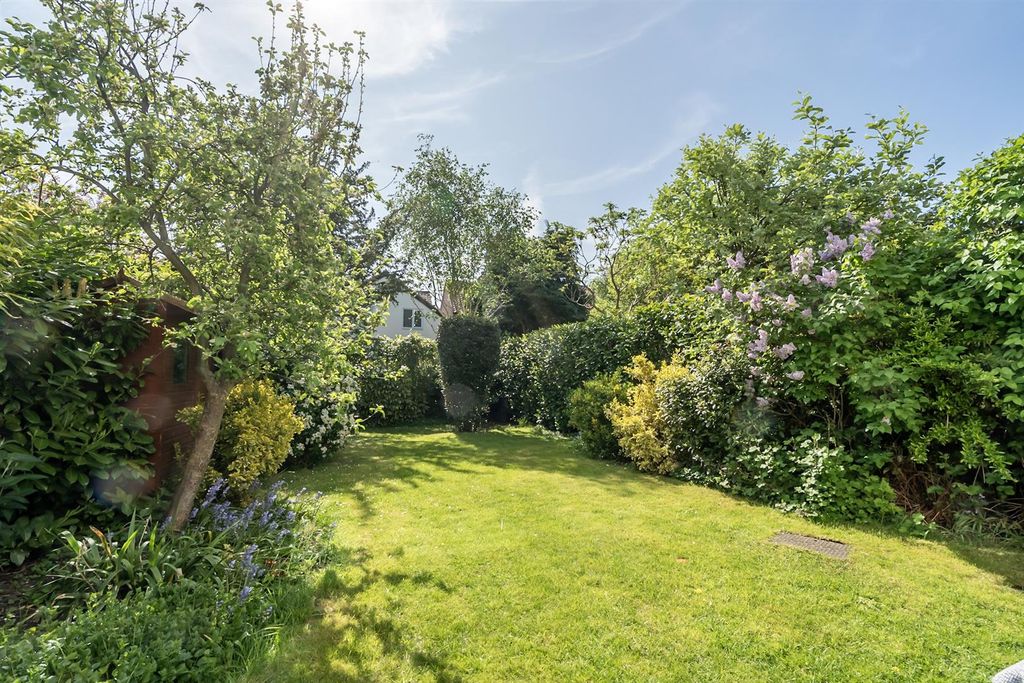 Property photo 2 of 18 Garden