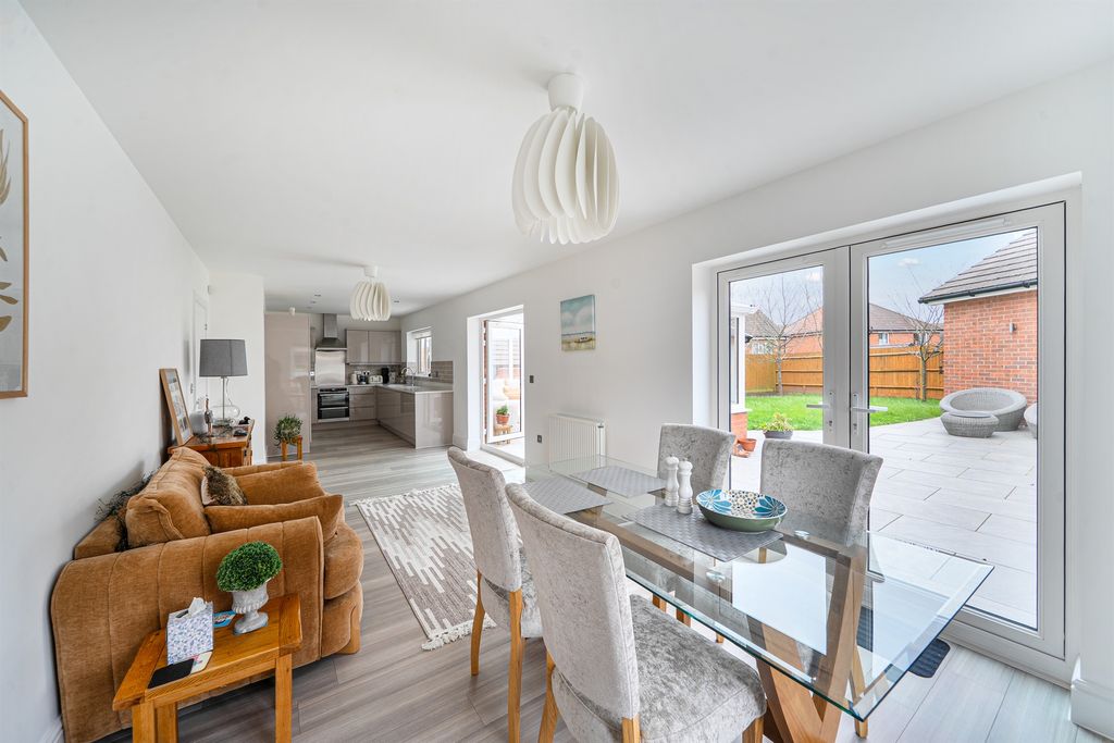 Property photo 2 of 27