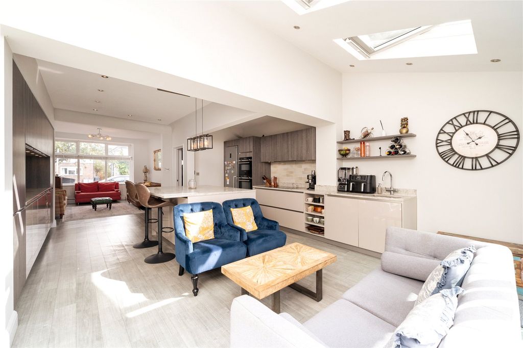 Property photo 2 of 11 Open Plan Living