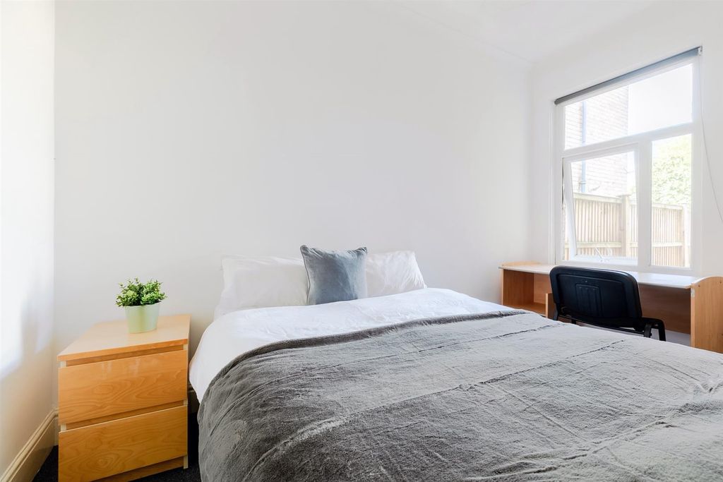 Property photo 1 of 15 Room 2 One.Jpg