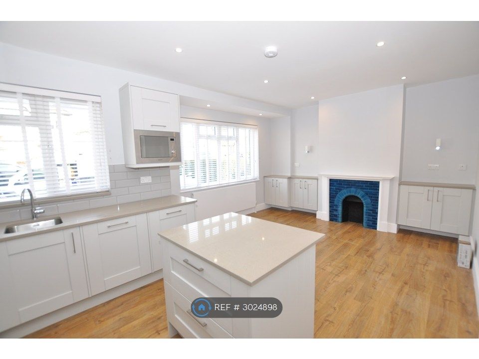 Property photo 3 of 31