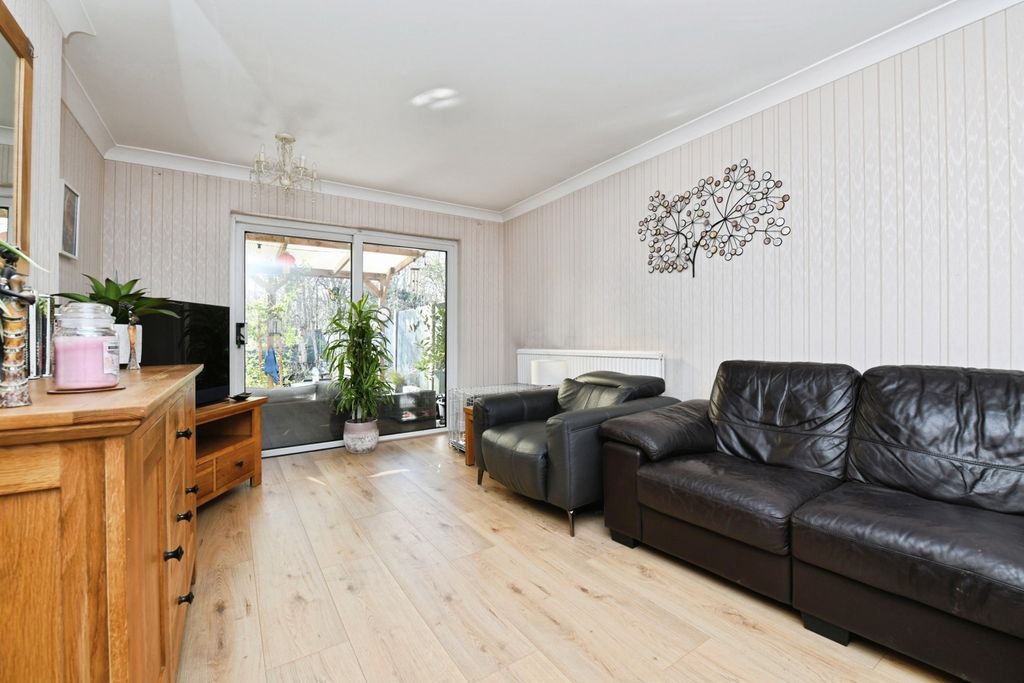 Property photo 2 of 15 Pbox-Img.Jpg