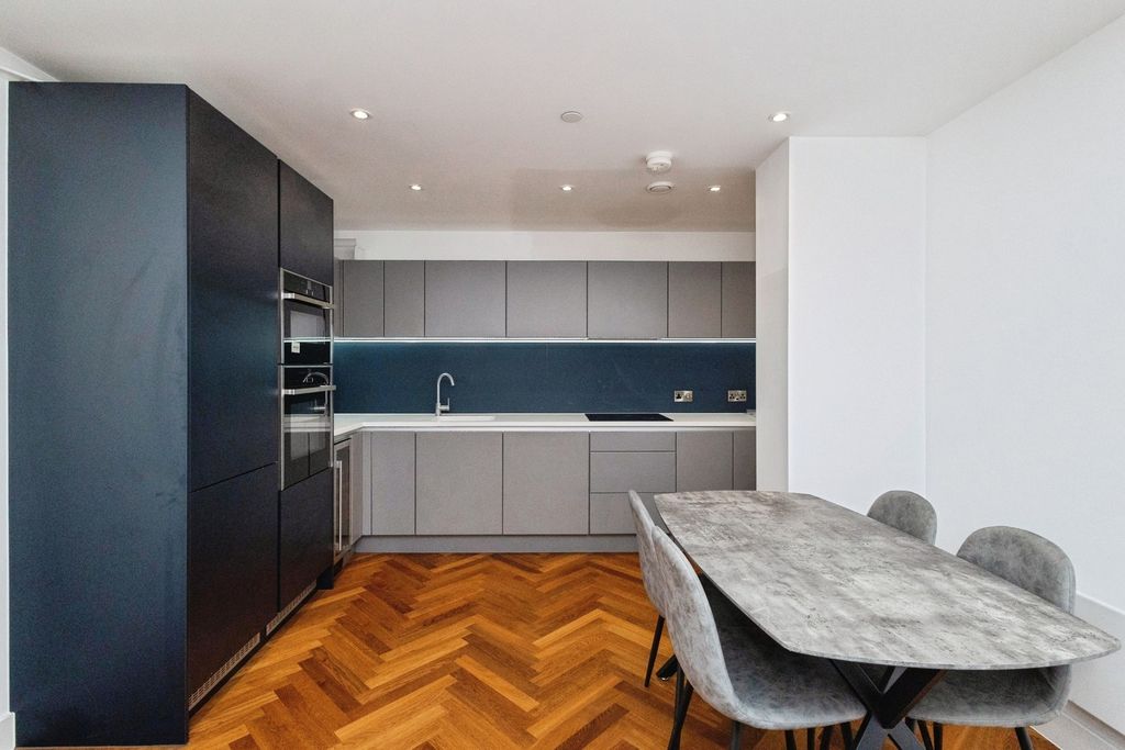 Property photo 3 of 16 Pbox-Img.Jpg