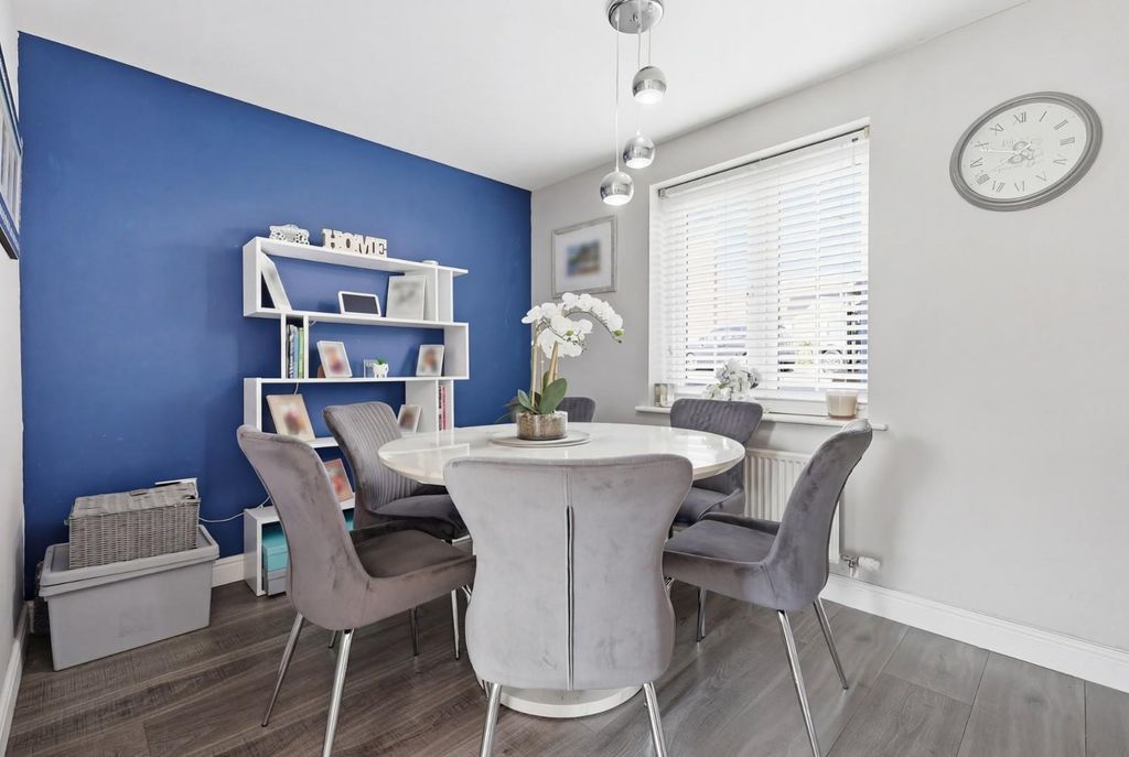 Property photo 3 of 18 Dining Room