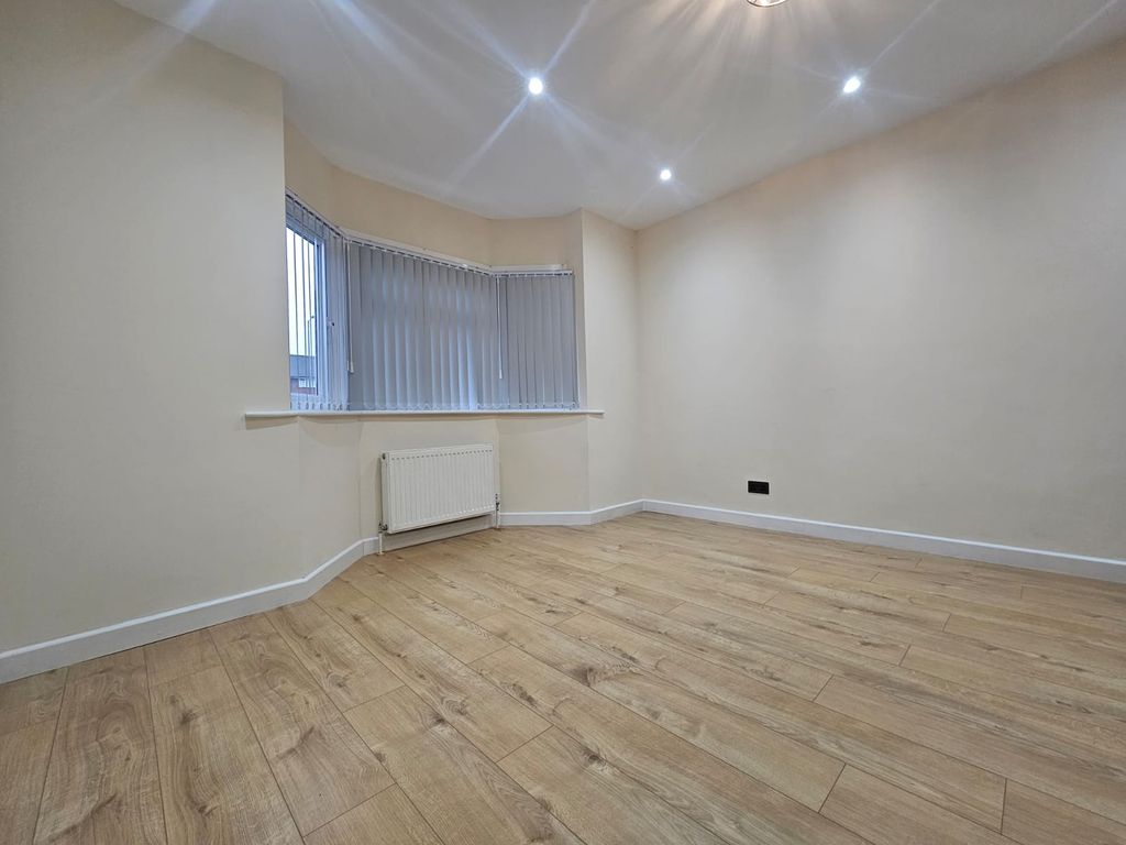 Property photo 3 of 24 Image