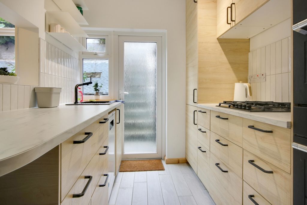 Property photo 2 of 14 Img_8839-Img_8841