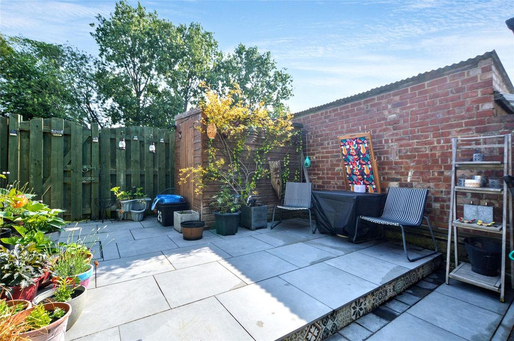 Property photo 2 of 14 Picture No. 12