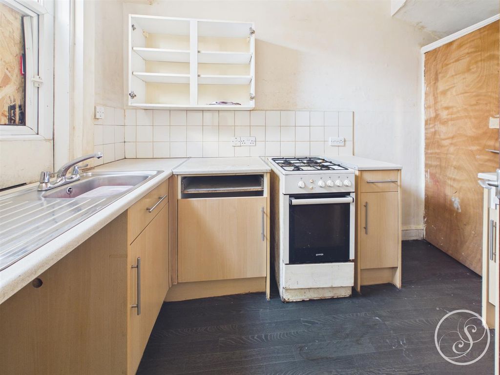 Property photo 2 of 7 Kitchen