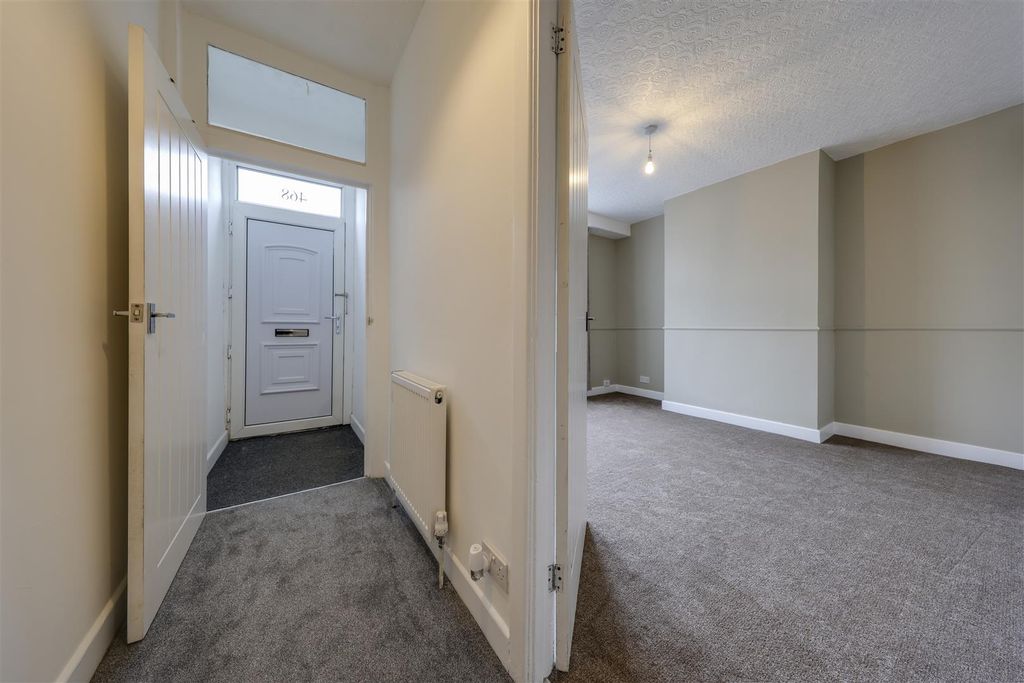 Property photo 3 of 10 Hallway
