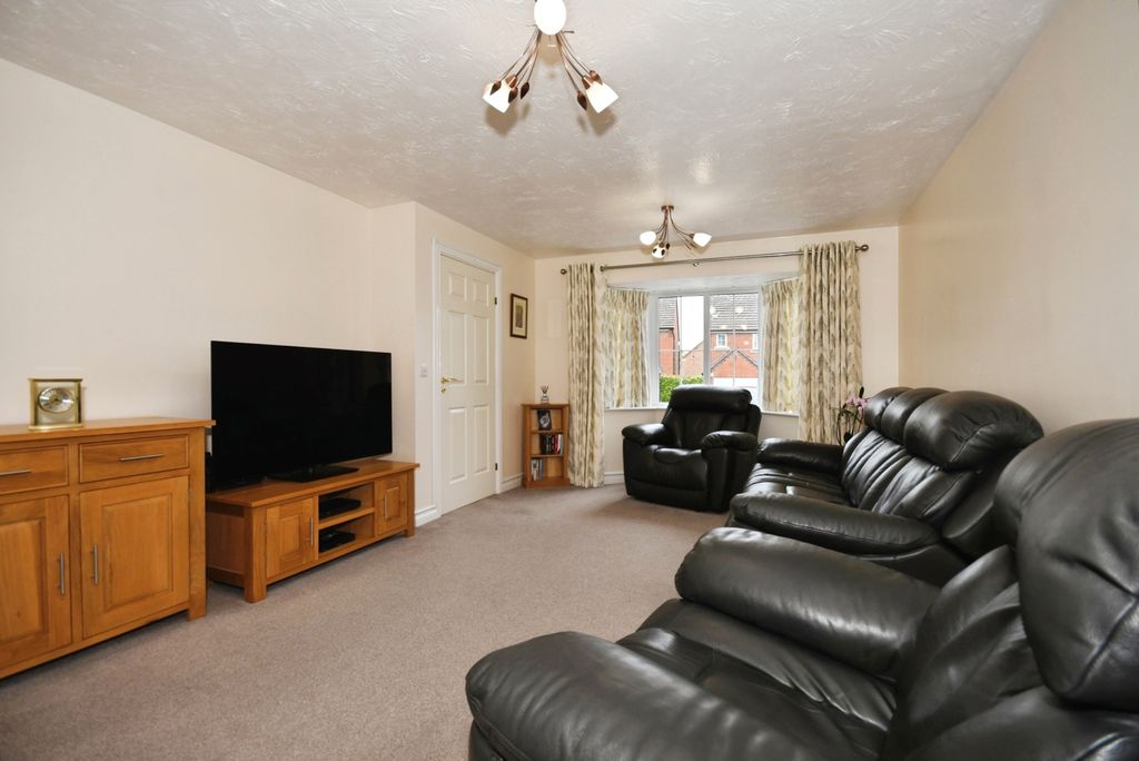 Property photo 3 of 17 Photo