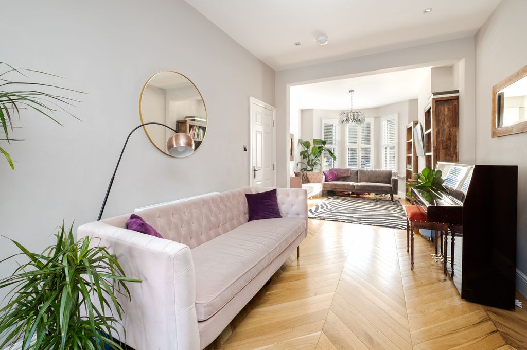 Property photo 2 of 31