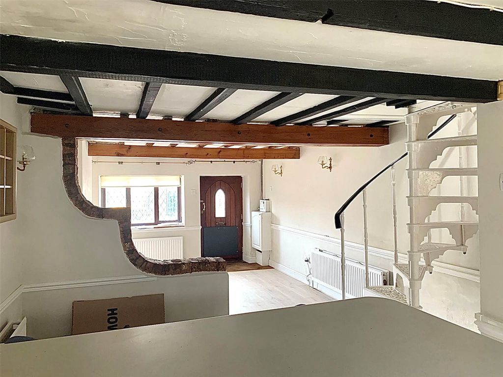 Property photo 3 of 10 Lounge