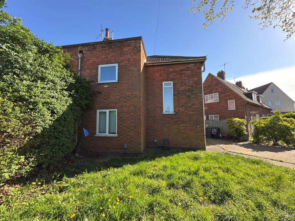 Property photo 1 of 13 72 Pen Green 3.Jpg