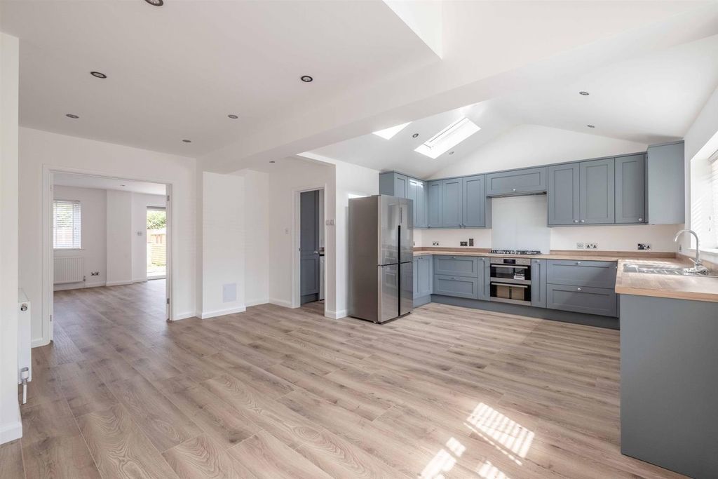 Property photo 2 of 18 Kitchen Diner 2.Jpeg