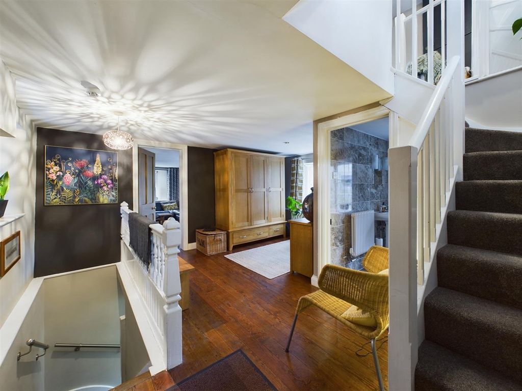 Property photo 2 of 26