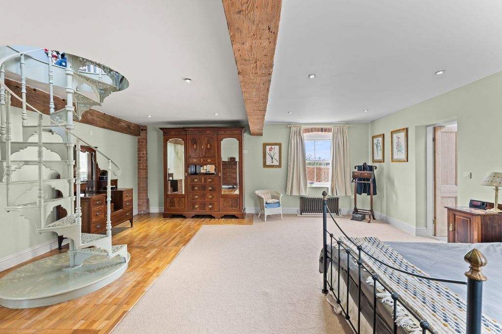 Property photo 3 of 66