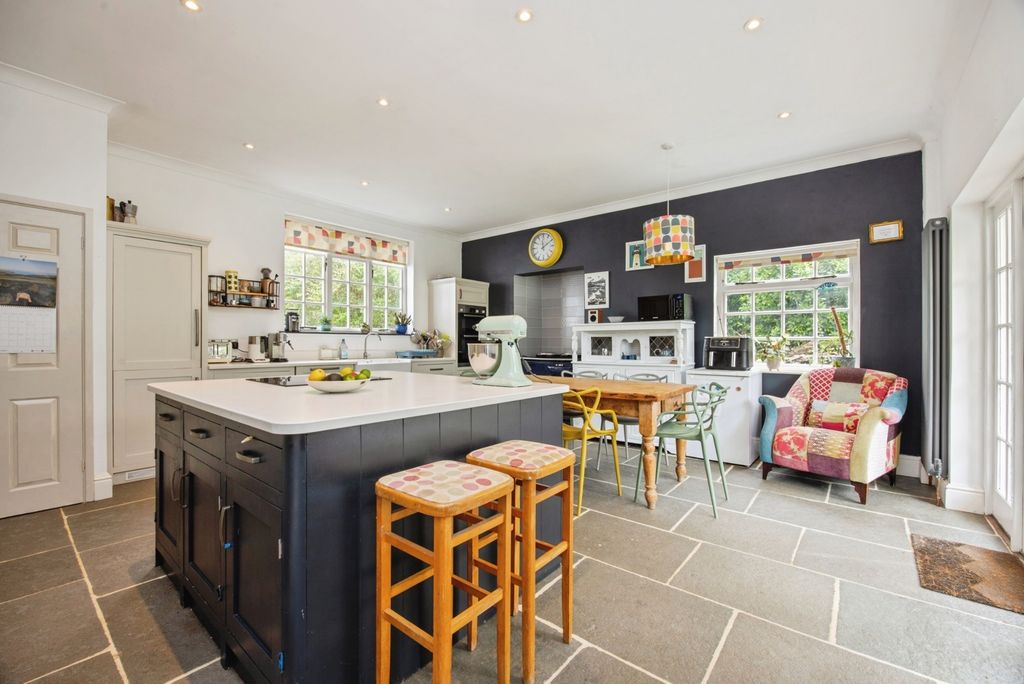 Property photo 3 of 24 Pbox-Img.Jpg