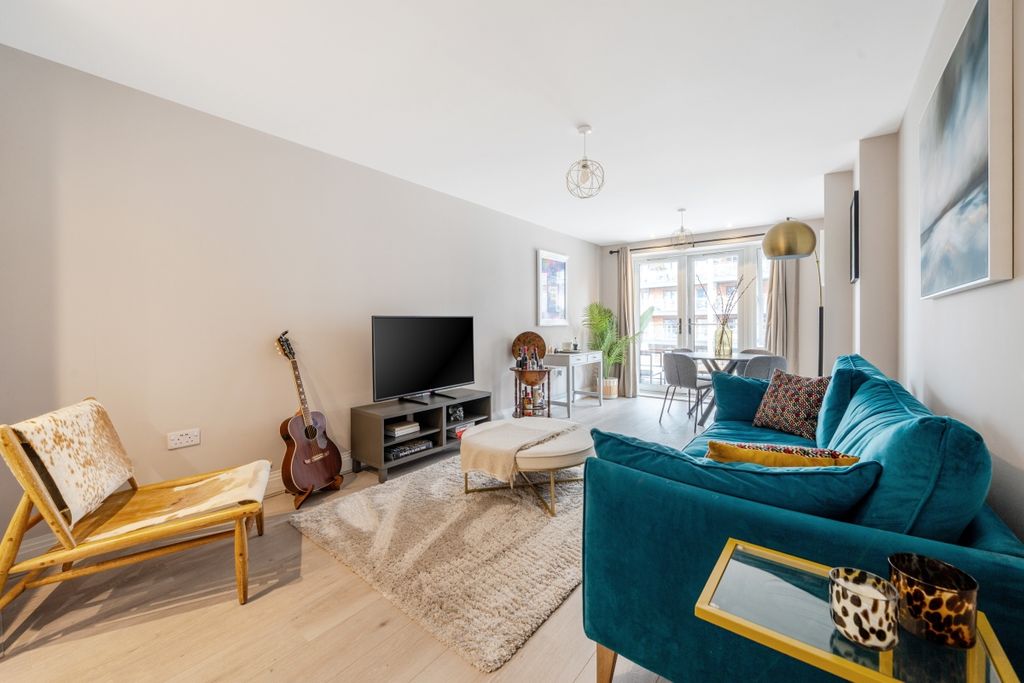 Property photo 1 of 15 1332117-7-6888944...