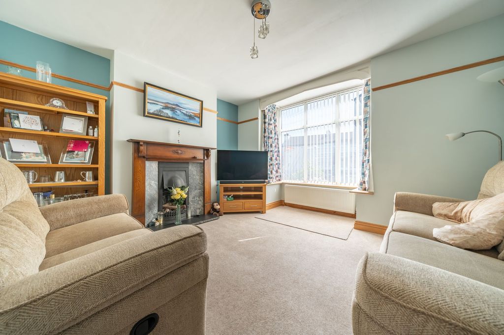 Property photo 2 of 30