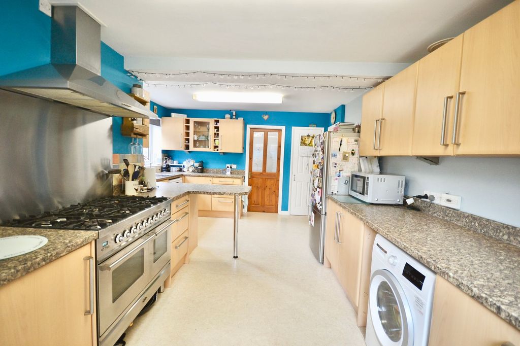 Property photo 2 of 29