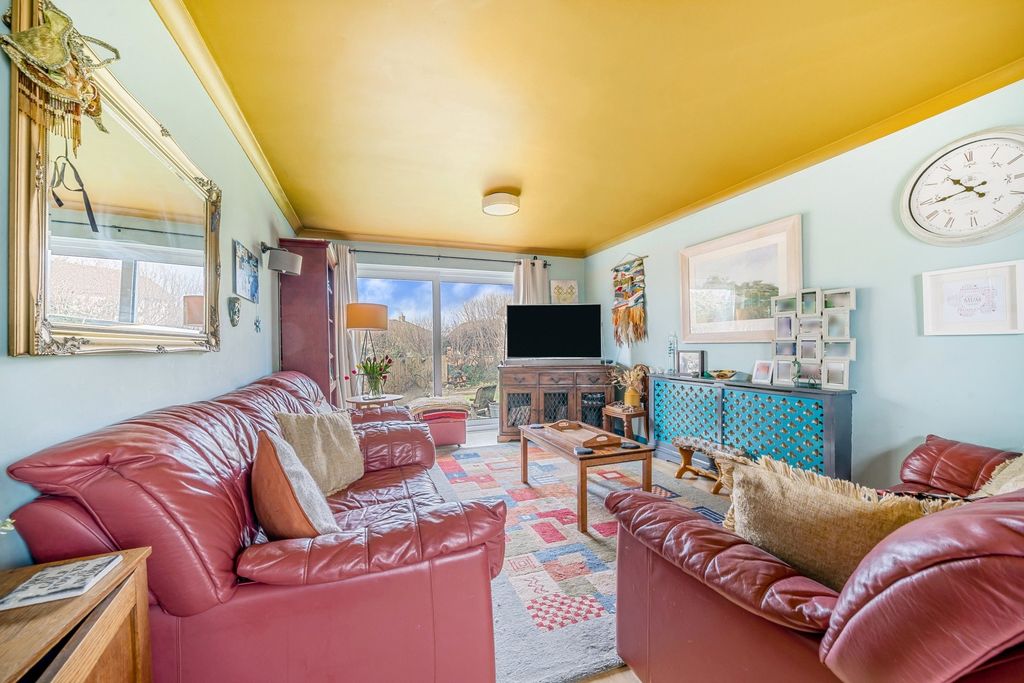 Property photo 3 of 18 Living Room