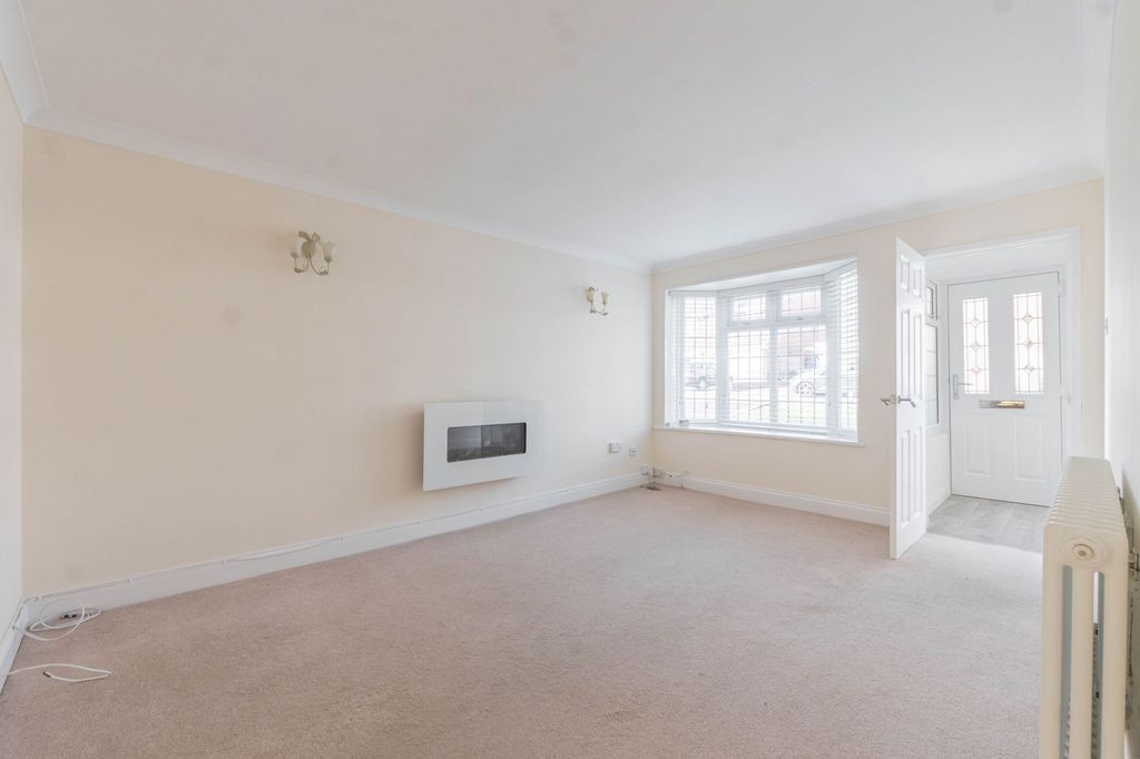 Property photo 3 of 32