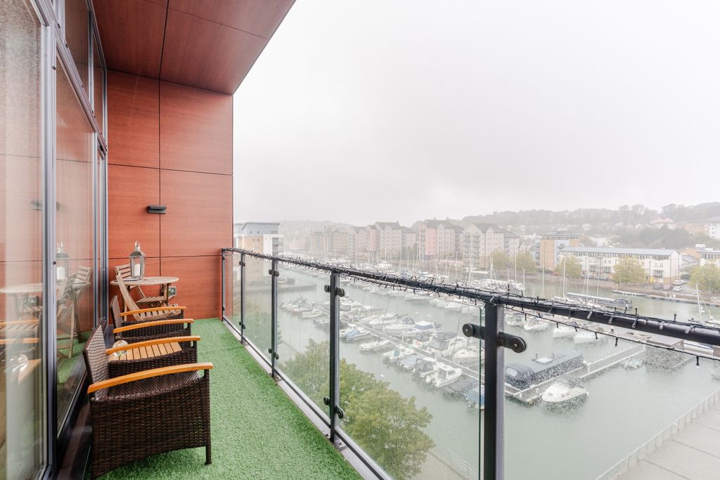 Property photo 2 of 16 A7407430-Hdr-17