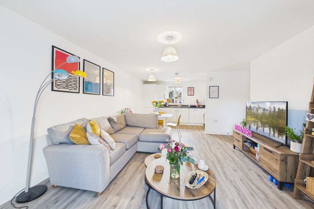 Property photo 2 of 8 Picture No. 14