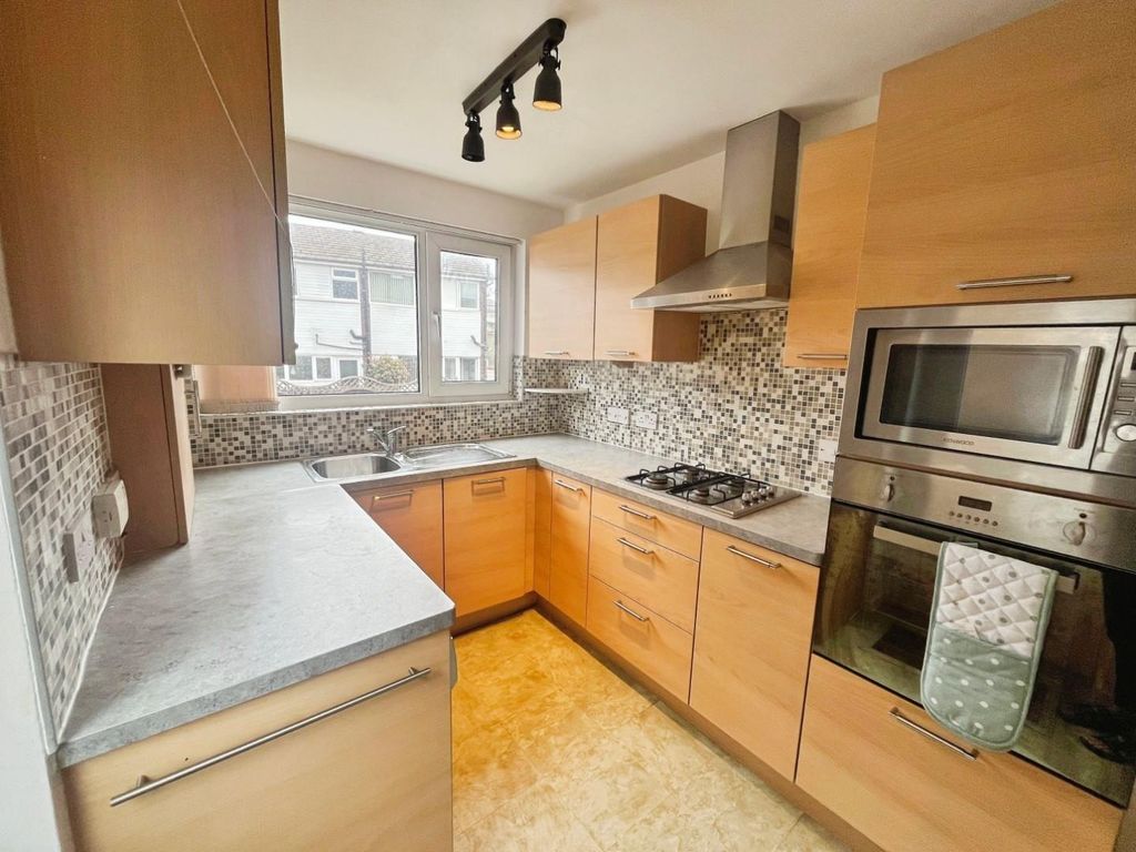 Property photo 2 of 19 Kitchen