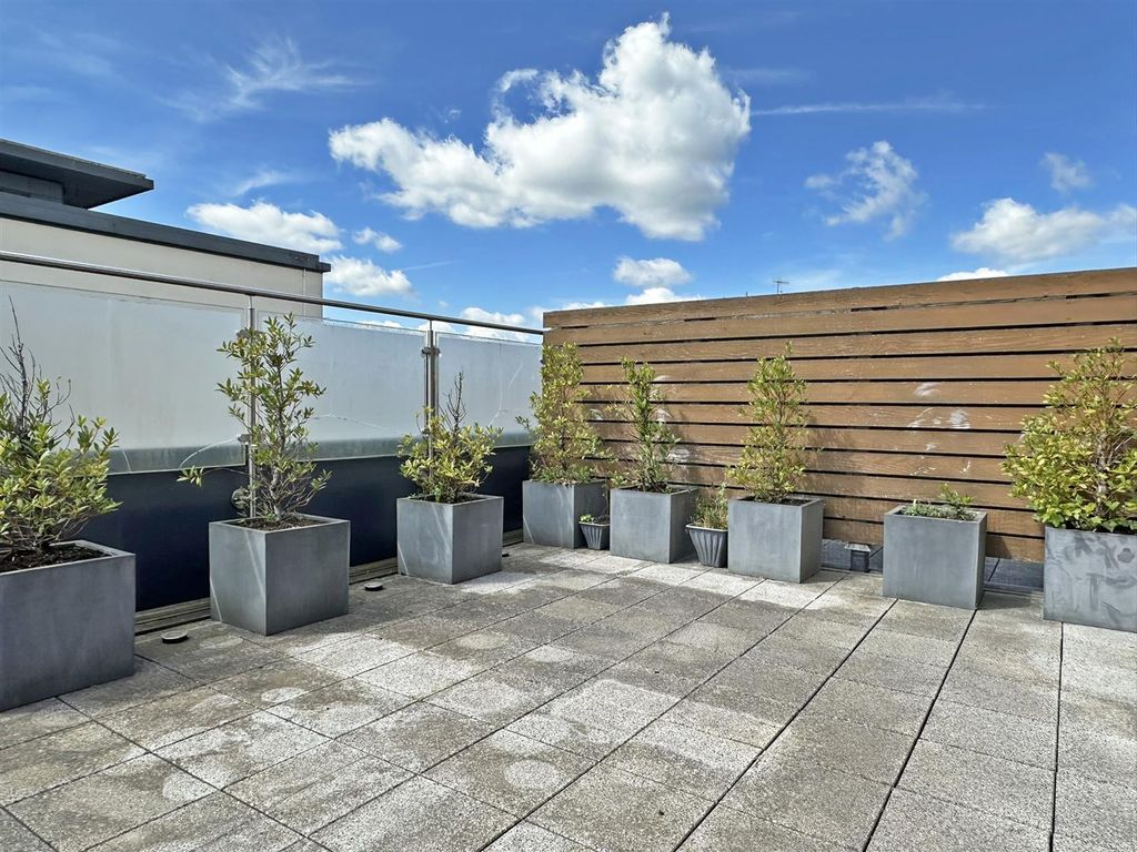 Additional image 4 of 2 bed flat for saleLondon Road, East Grinstead RH19