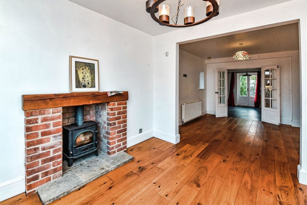 Property photo 2 of 17