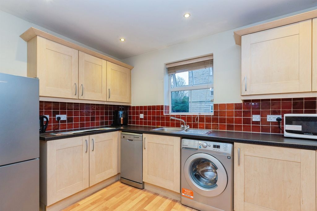 Property photo 3 of 14