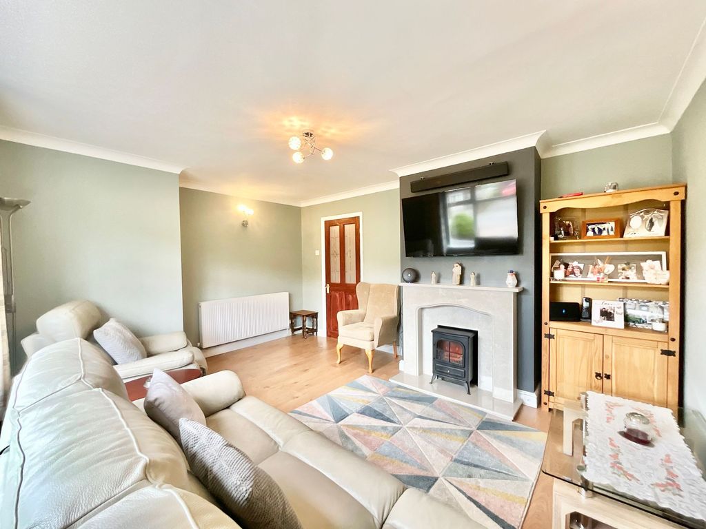 Property photo 2 of 28
