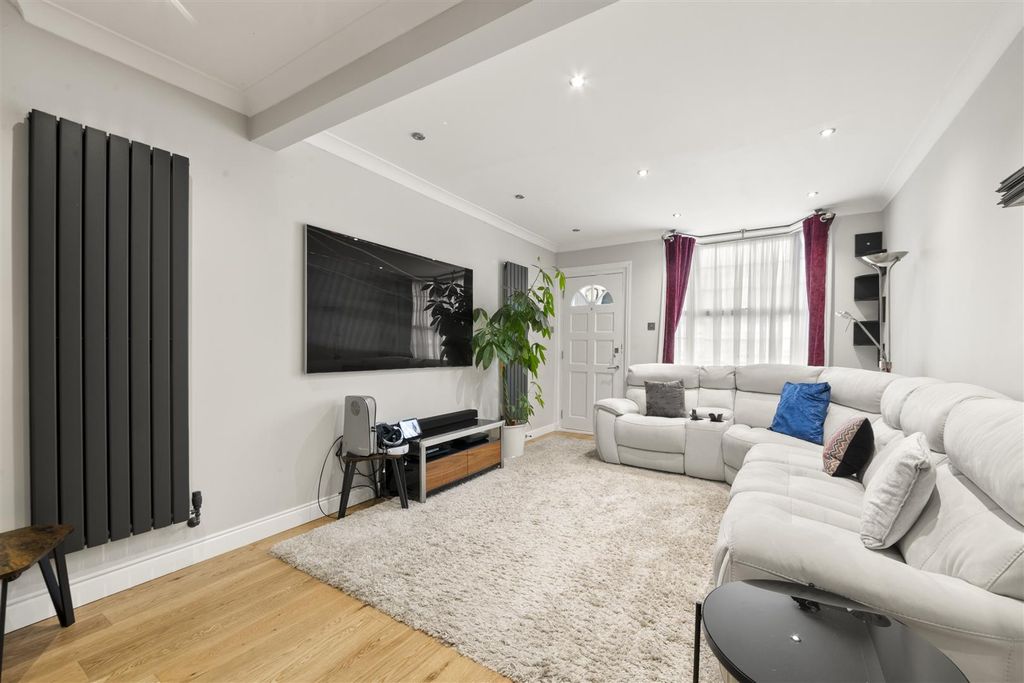 Property photo 3 of 18