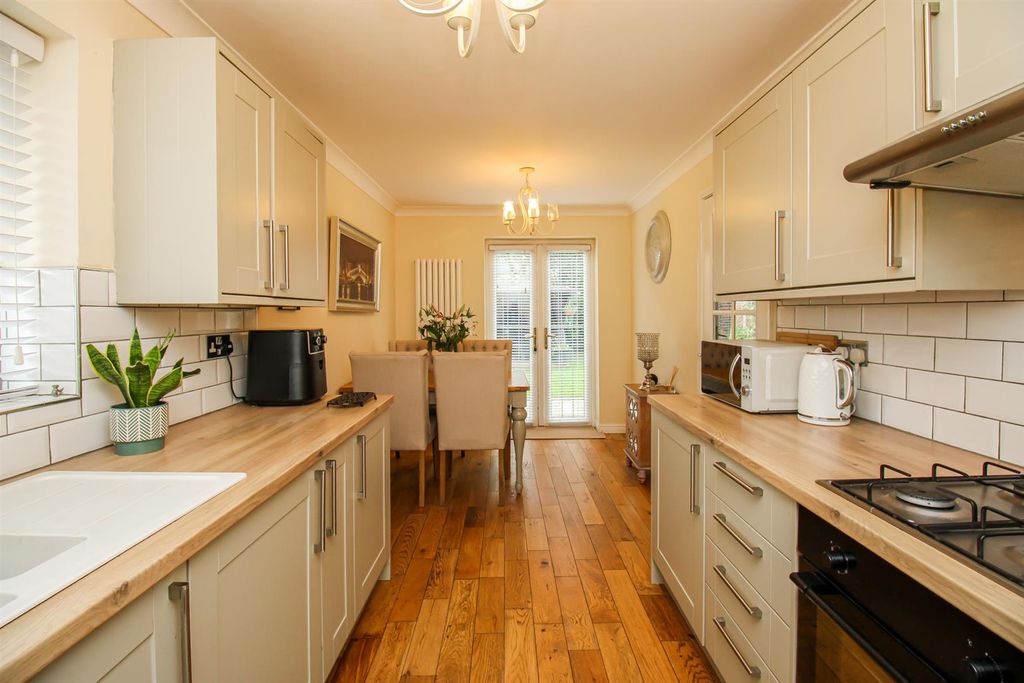 Property photo 3 of 15 Kitchen/Diner