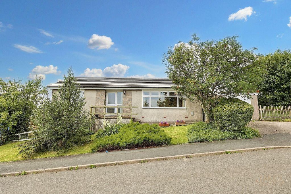 Property photo 1 of 23 16 The Park