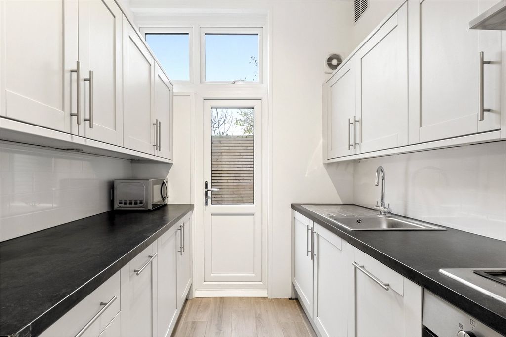 Property photo 3 of 11 Kitchen