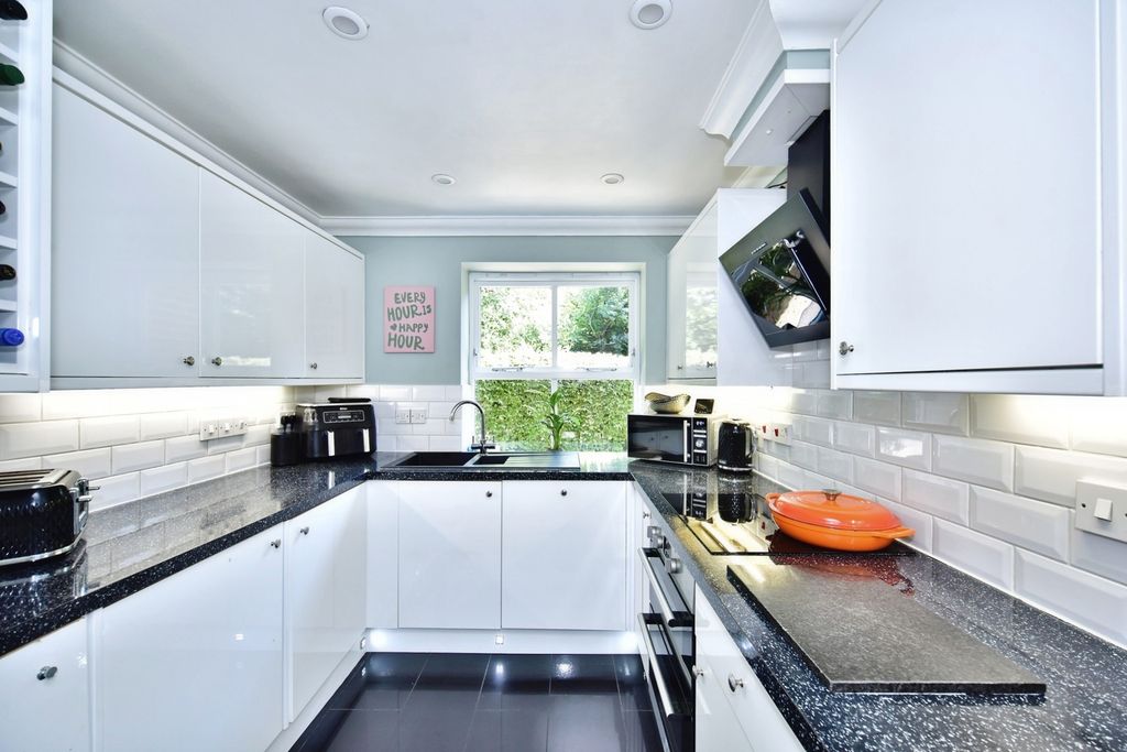Property photo 3 of 20 Pbox-Img.Jpg