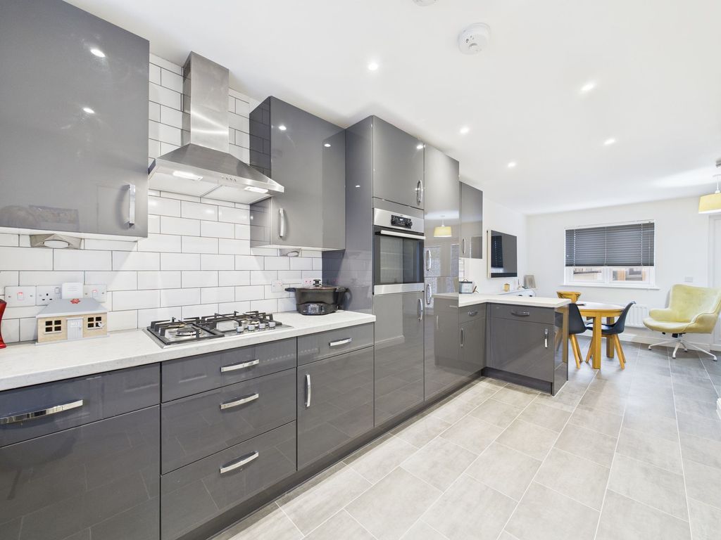 Property photo 3 of 21 Kitchen