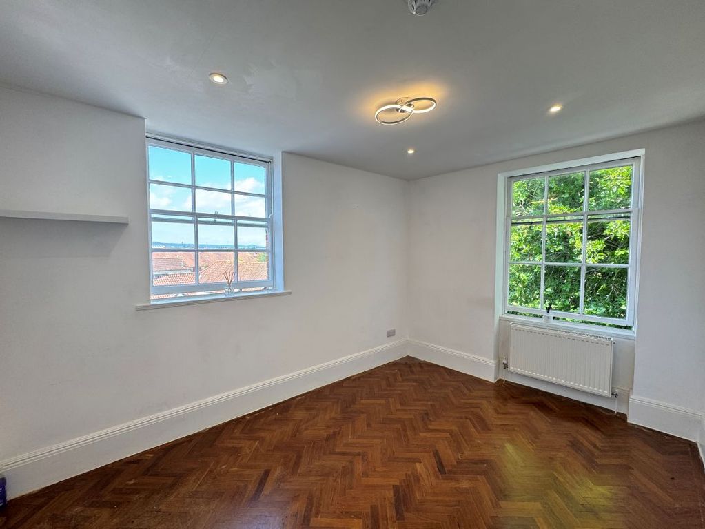Property photo 1 of 2