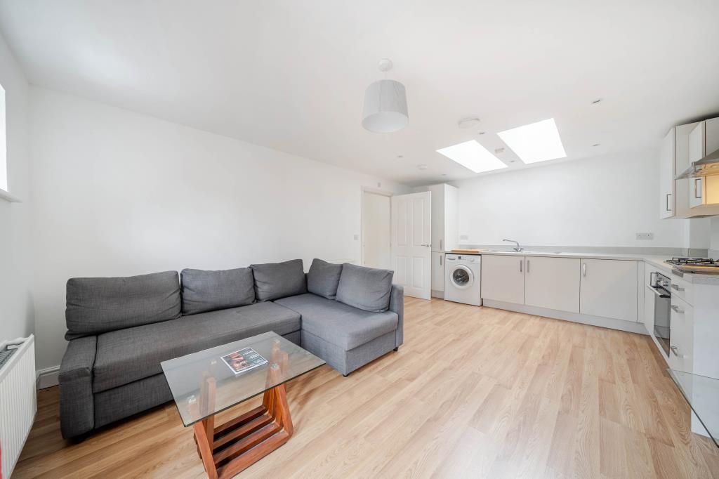 Property photo 3 of 19 Kitchen/Reception