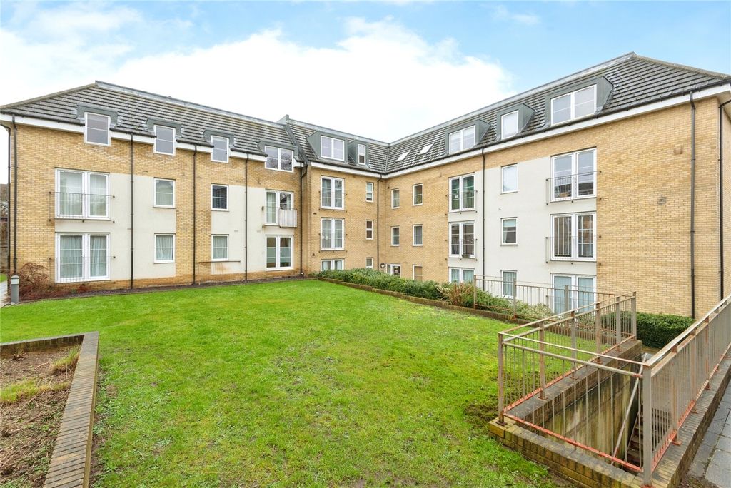 Property photo 1 of 17 Front Aspect