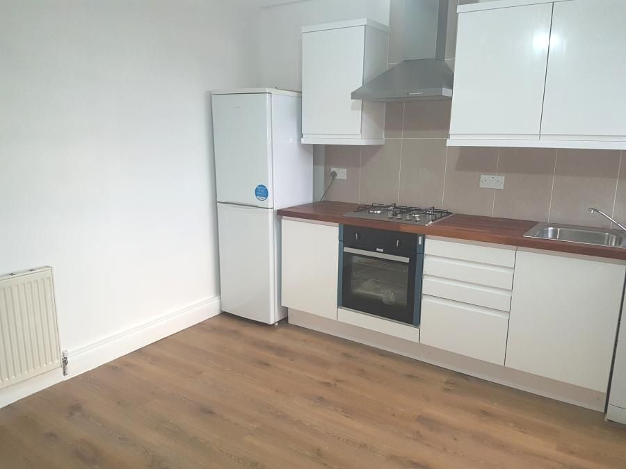 Property photo 1 of 5 2 Bed Flat In Forest Gate