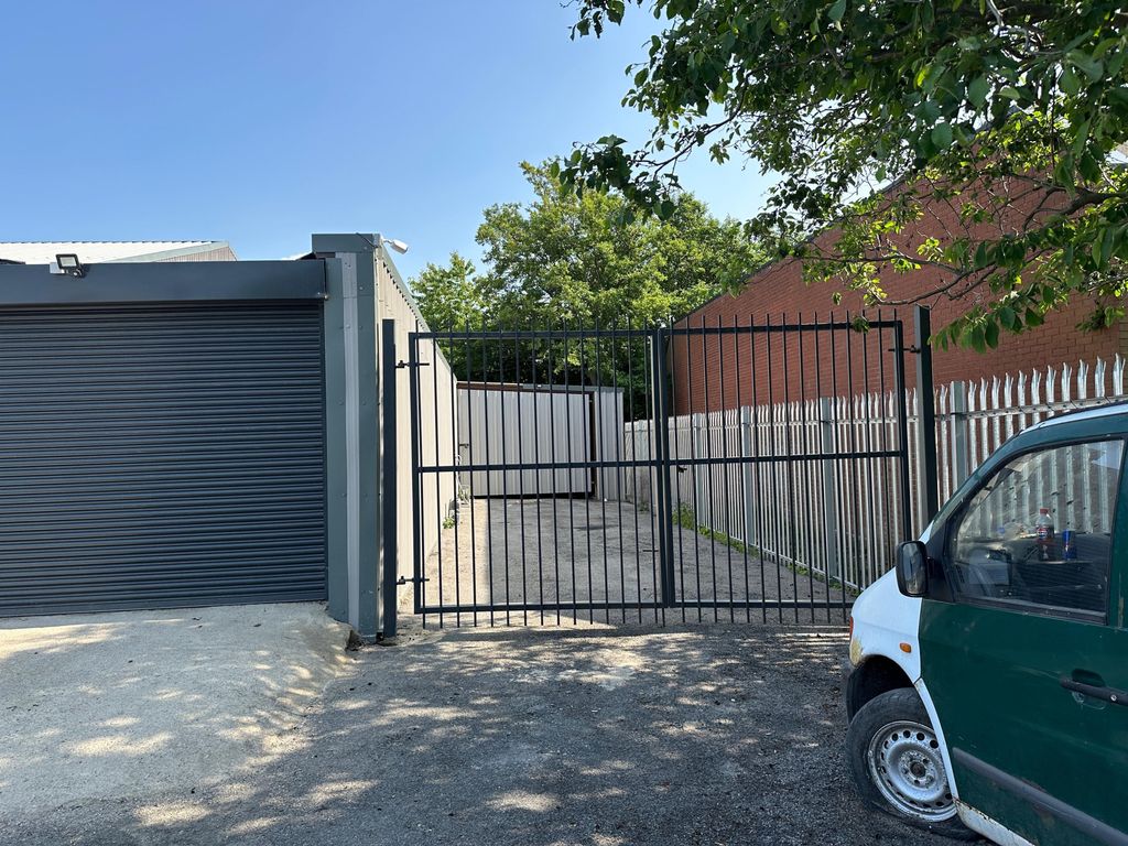 Property photo 1 of 2